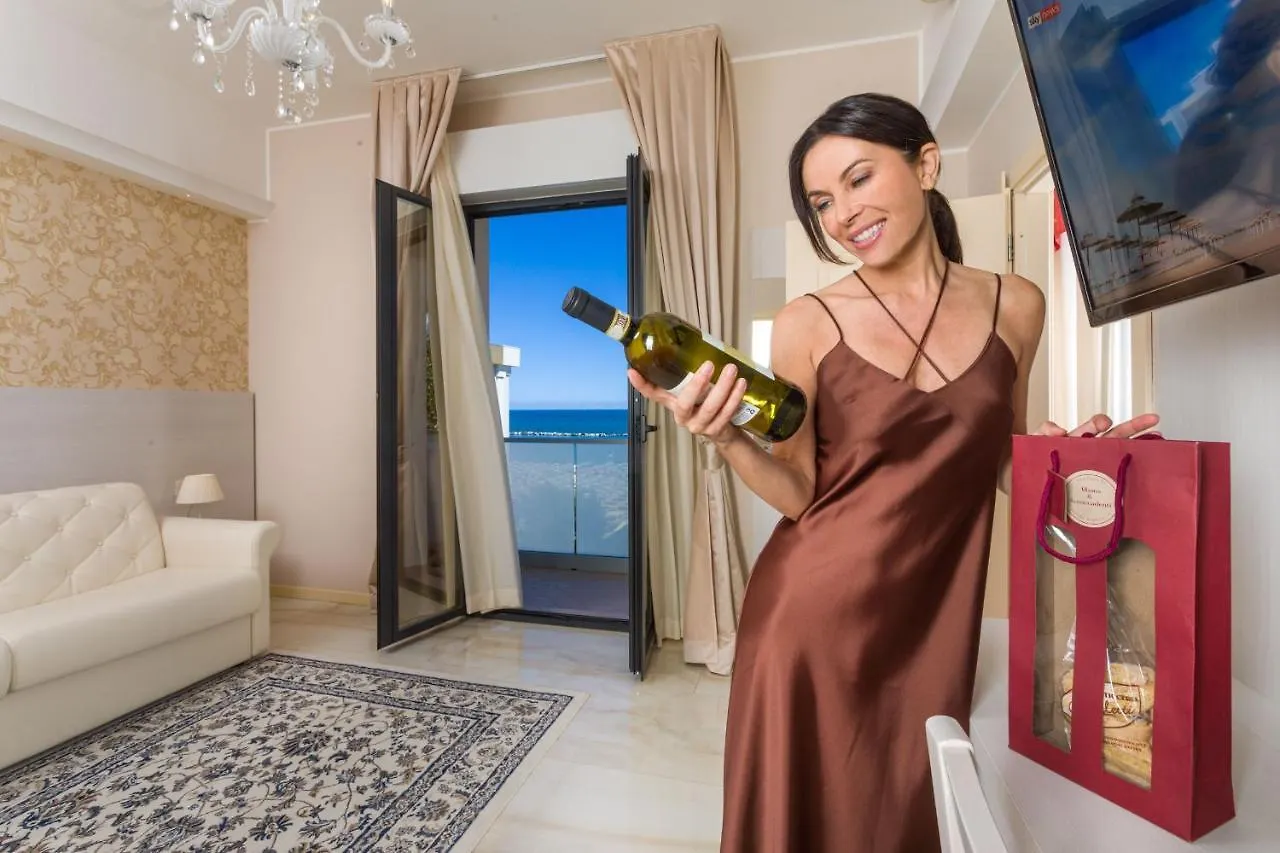 Hotel Pineta بيلاريا-إيجيا مارينا