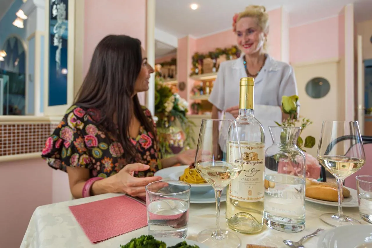 Hotel Pineta بيلاريا-إيجيا مارينا 3*,  إيطاليا
