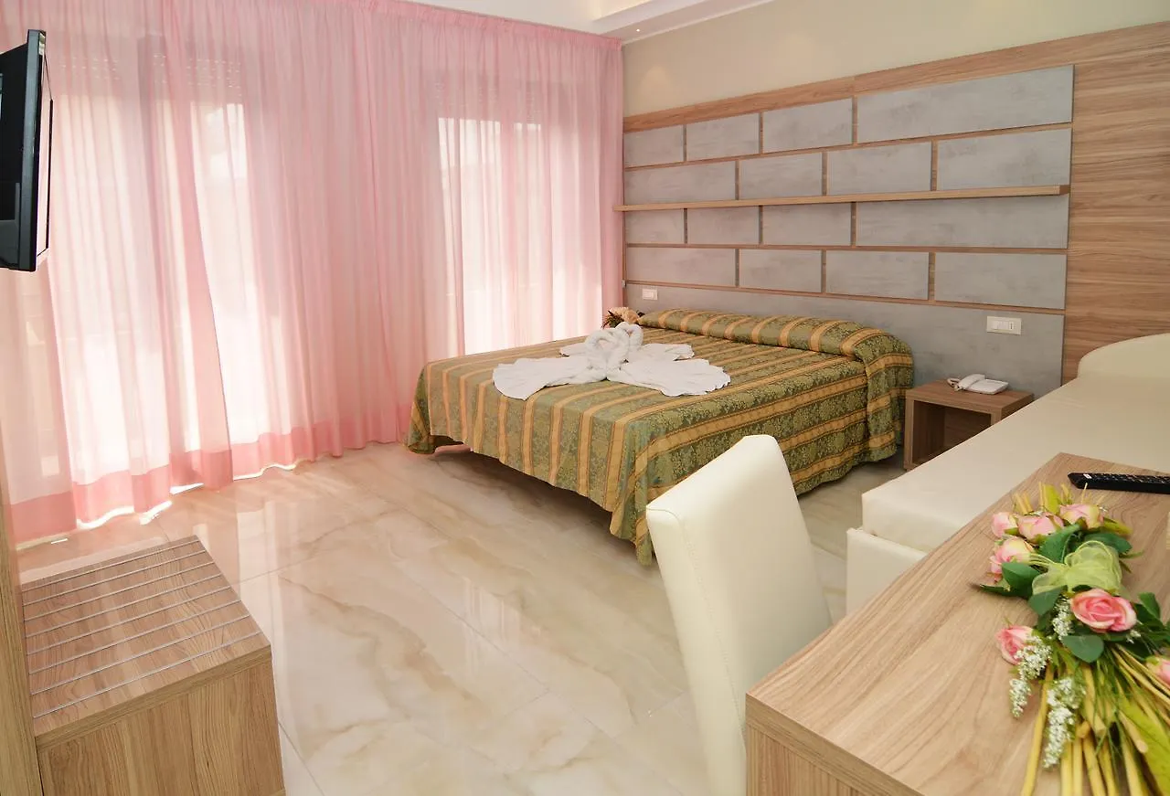 Hotel Pineta بيلاريا-إيجيا مارينا