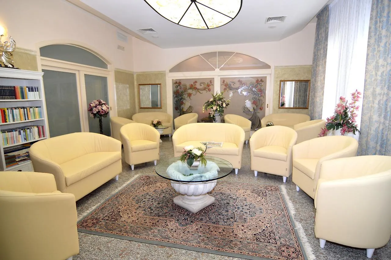 Hotel Pineta بيلاريا-إيجيا مارينا